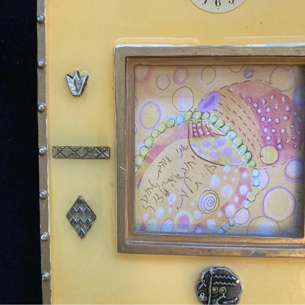 Beautiful Resin Lemon Colored Picture Frame With Inlay Metal Symbols 5.5”x6”